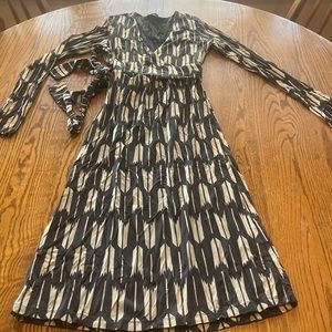 Boden Elodie Jersey Geometric Gray Geometric Arrow Wrap Dress 4